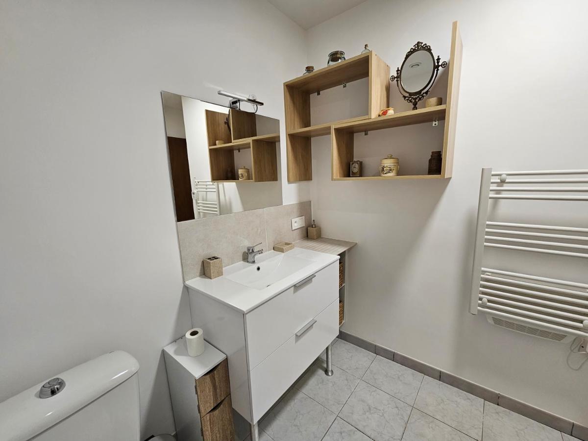 Les Oliviers Apartment Ansouis ภายนอก รูปภาพ