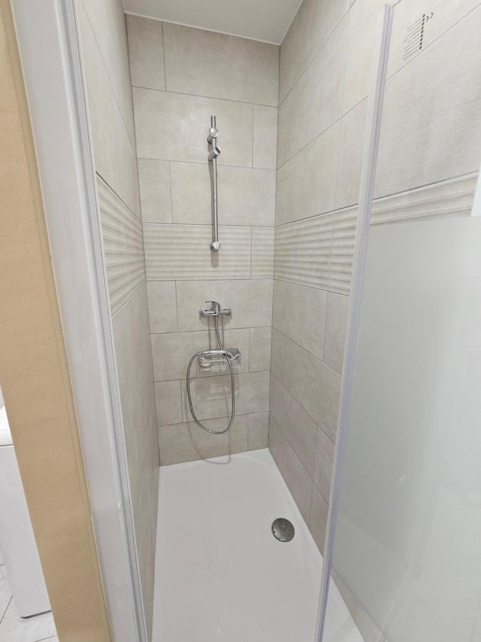 Les Oliviers Apartment Ansouis ภายนอก รูปภาพ