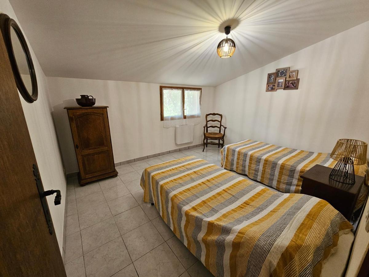 Les Oliviers Apartment Ansouis ภายนอก รูปภาพ
